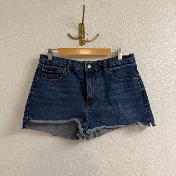 Abercrombie & Fitch The Mom Short High Rise 31 | 12 - Picture 1 of 3